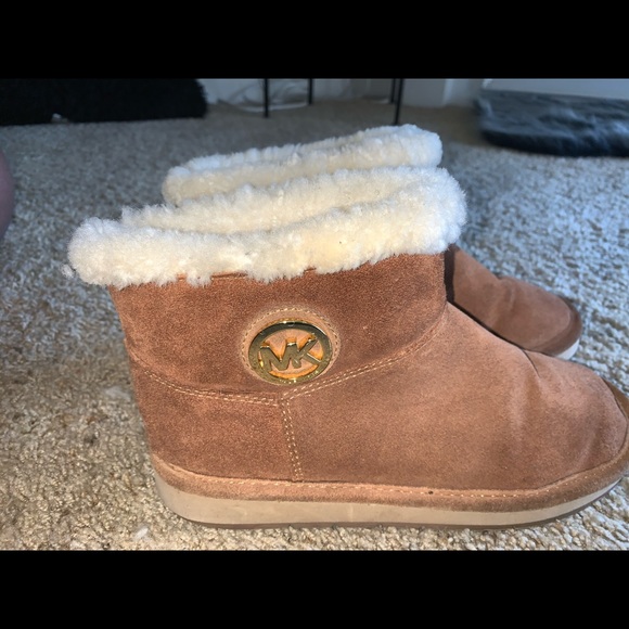 Micheal kors fur boots - Picture 2 of 2